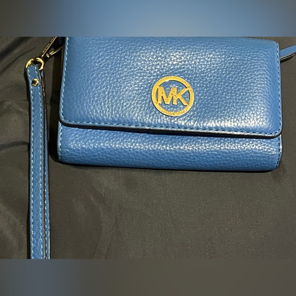 Michael Kors Handbags - MK wristlet